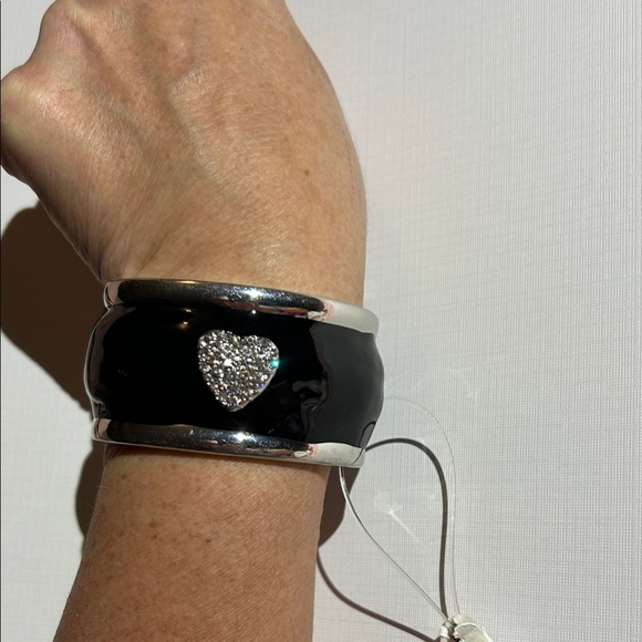Guess Jewelry - NWT Macy’s 🇺🇸Guess Black Silver Heart Bracelet ~ heart made of sparkling stones!